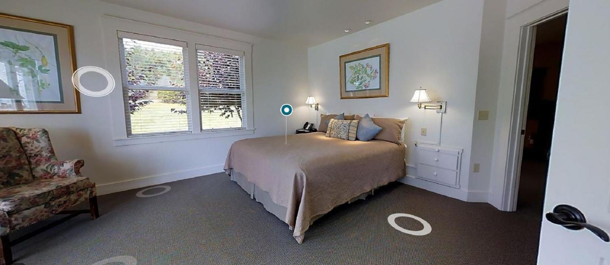 Suite with Hot Tub