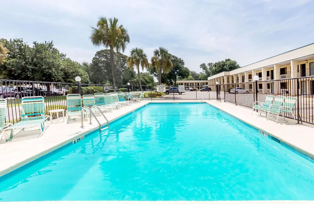 Days Inn By Wyndham Little River-1